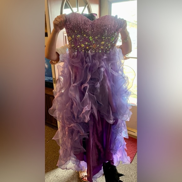 Size 8 prom dress!!!! Purple hi low 💜 - Picture 2 of 2